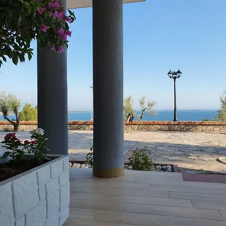 Ξενοδοχείο με διαμερίσματα Vila Elezi *