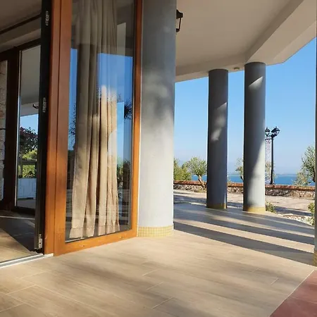Ξενοδοχείο με διαμερίσματα Vila Elezi *