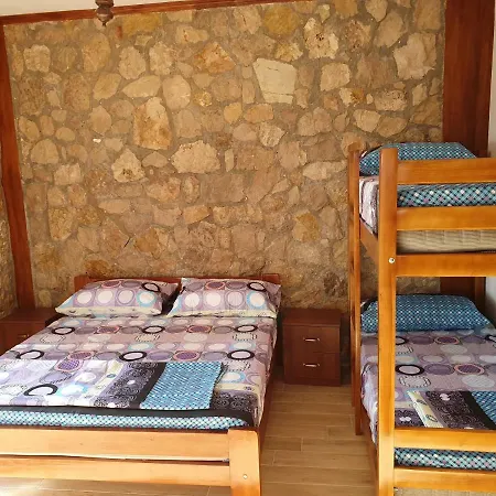 Vila Elezi Ξενοδοχείο με διαμερίσματα *