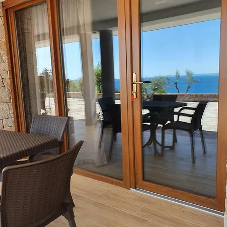 Vila Elezi Ξενοδοχείο με διαμερίσματα *