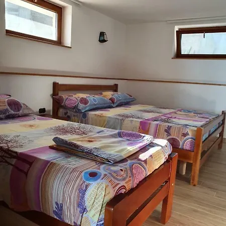 Ξενοδοχείο με διαμερίσματα Vila Elezi *