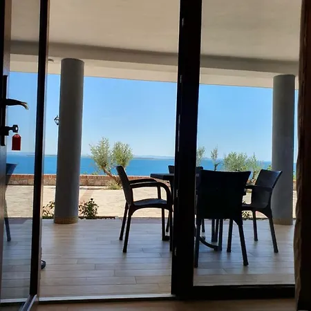 Vila Elezi Ξενοδοχείο με διαμερίσματα